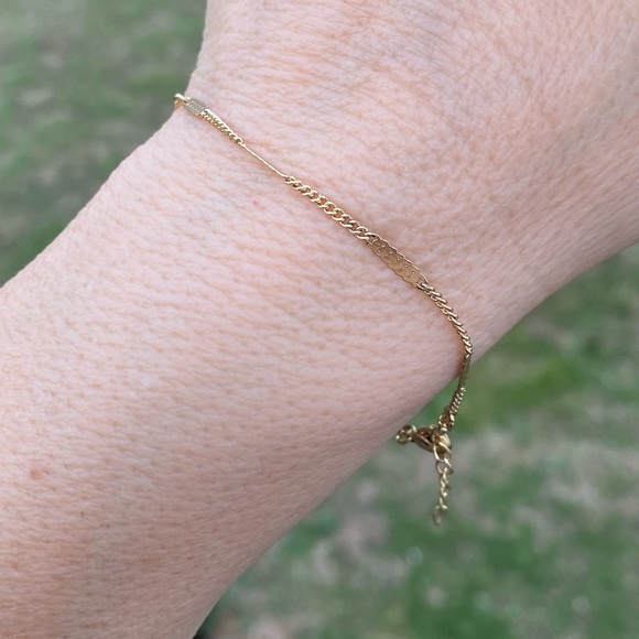 Gold plated dainty chain bracelet new - Picture 7 of 9